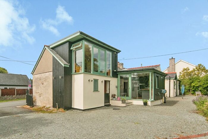 4 Bedroom Bungalow For Sale In Talwrn, Llangefni, Isle Of Anglesey, LL77
