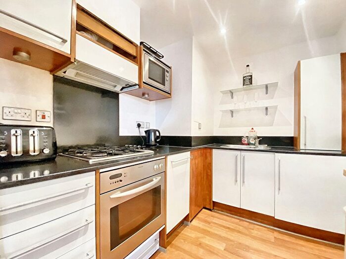 3 Bedroom Flat To Rent In High Street, Uxbridge, UB8