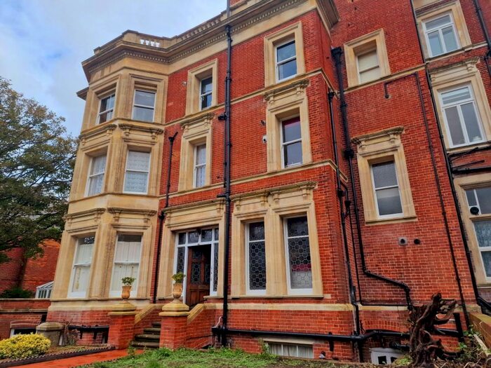 2 Bedroom Flat To Rent In De Walden Court, Meads Road, Eastbourne, BN20