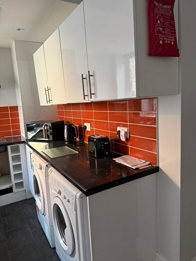 6 Bedroom End Of Terrace House To Rent In Rooms Left: Albert Grove Student House Share, NG7