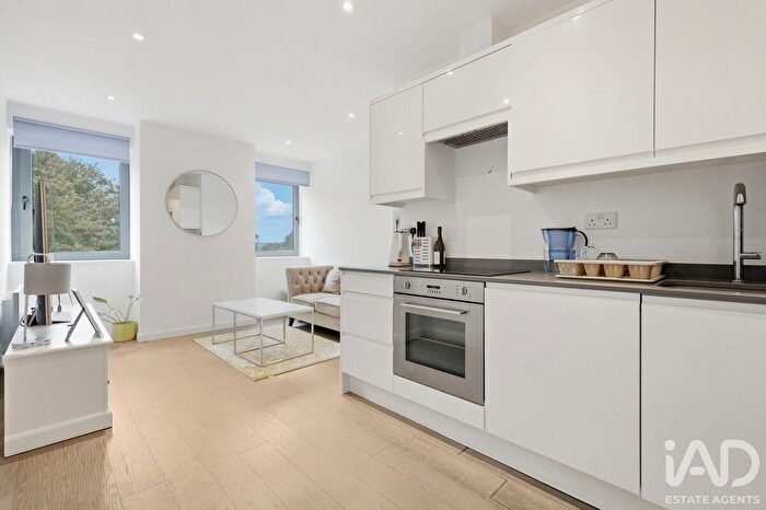 1 Bedroom Flat For Sale In Hubert Road, Brentwood, CM14