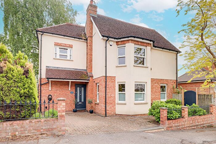 4 Bedroom Detached House For Sale In Southview Road, Harpenden, AL5
