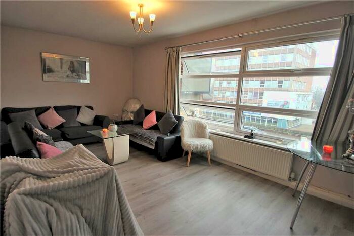 2 Bedroom Flat To Rent In High Road, North Finchley, London, N12