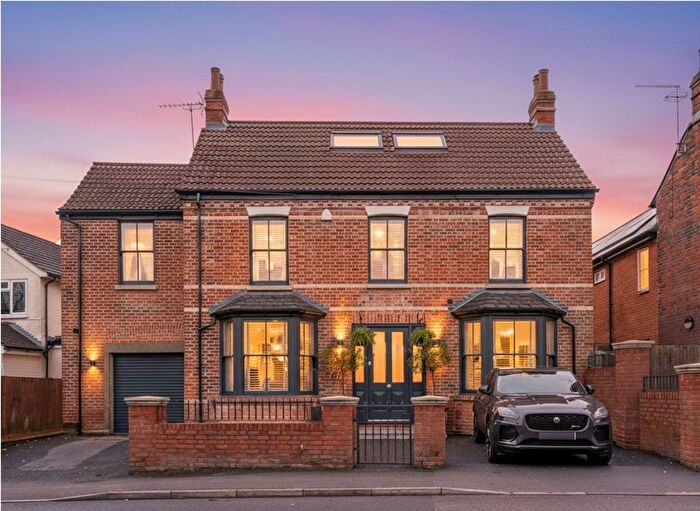 6 Bedroom Detached House For Sale In London Road, Wokingham, RG40