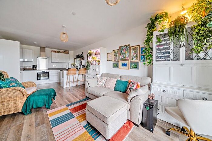 1 Bedroom Flat For Sale In Amber House, Bracknell, Berkshire, RG12