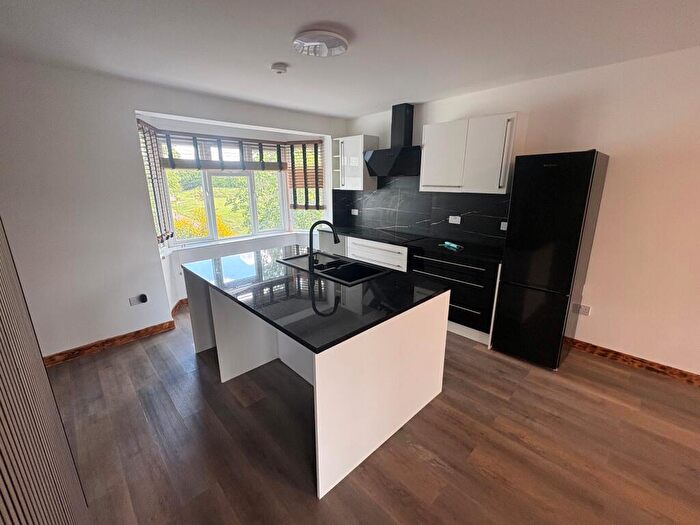 3 Bedroom Flat To Rent In Pentyre Avenue, London, N18