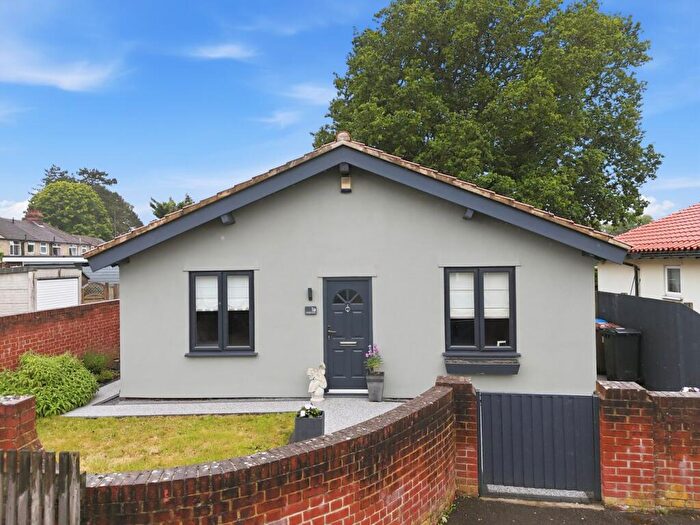 2 Bedroom Detached Bungalow For Sale In Lyndhurst Avenue, Ipswich, IP4