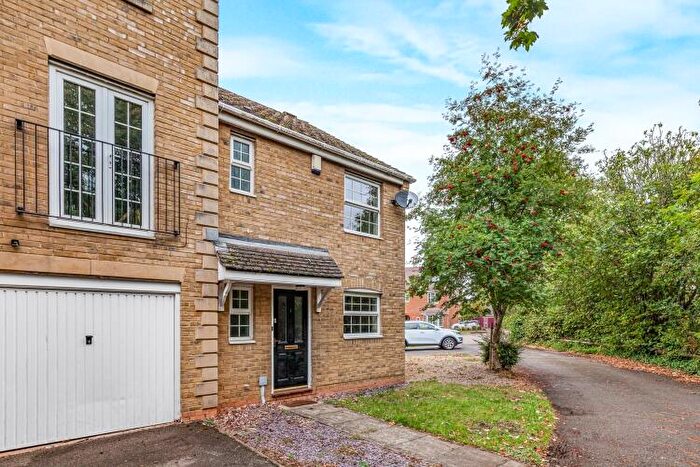 3 Bedroom End Of Terrace House To Rent In Stonecrop Leyes, Bicester, OX26