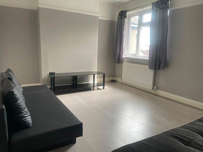 1 Bedroom Flat To Rent In Locket Road, Wealdstone, HA3