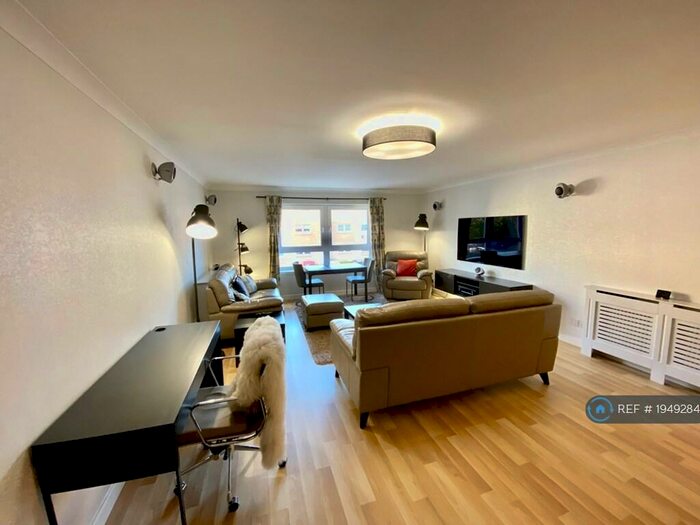 3 Bedroom Flat To Rent In Whitehill Place, Glasgow, G31