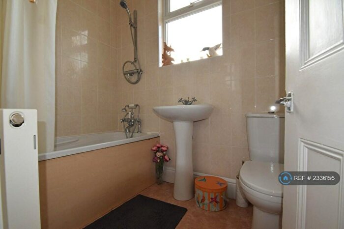 2 Bedroom Flat To Rent In Church Road, Hartshill, Nuneaton, CV10