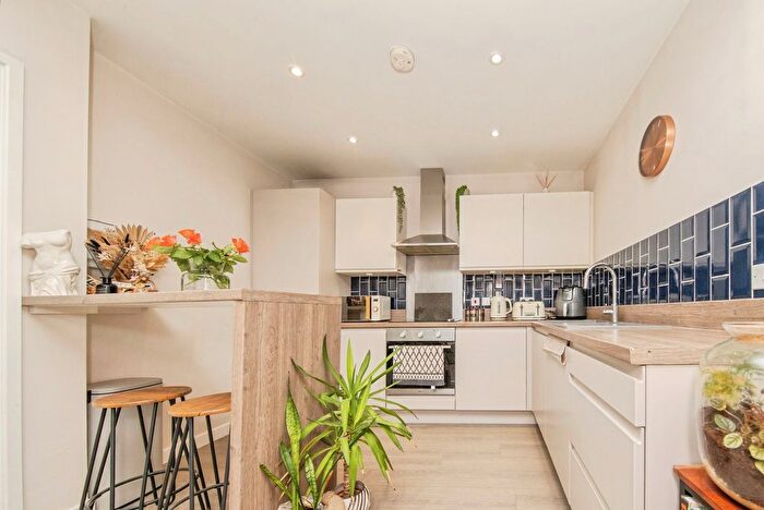 2 Bedroom Flat For Sale In Hawthorn Drive, Ipswich, Suffolk, IP2