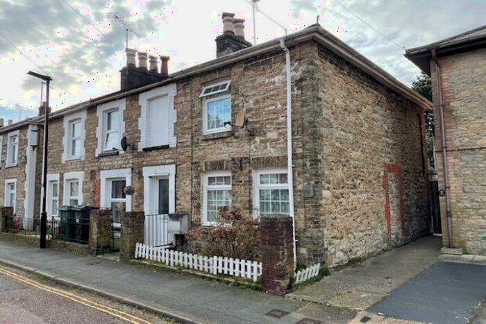 2 Bedroom Property To Rent In Station Street, Ryde, PO33