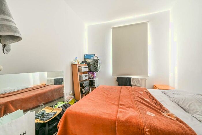 2 Bedroom Flat To Rent In Border Crescent, Crystal Palace, London, SE26