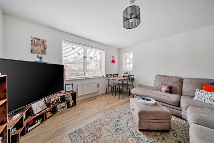 2 Bedroom Apartment For Sale In Rawlings Close, Compass Point, Swanage, BH19 - Photo 2
