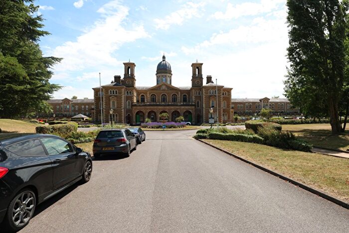 3 Bedroom Flat To Rent In Princess Park Manor, Royal Drive, London, Greater London, N11