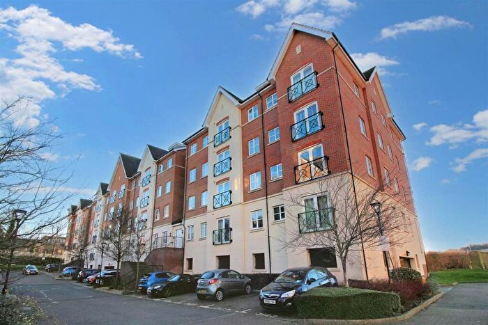 2 Bedroom Apartment For Sale In Viridian Square, Aylesbury, HP21