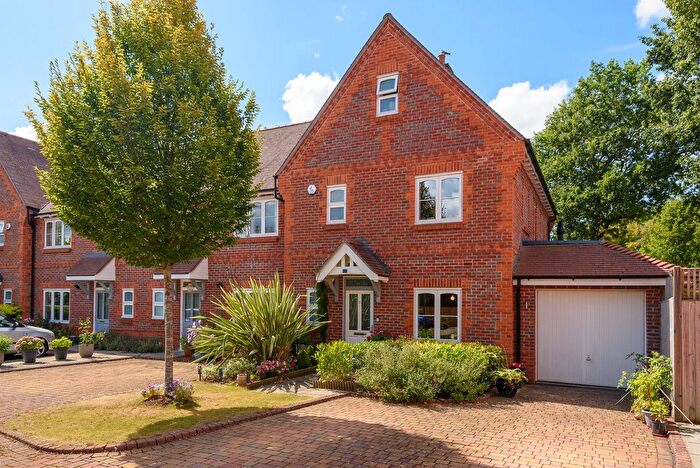 3 Bedroom End Terrace House For Sale In Oakwood Place, Lane End, HP14