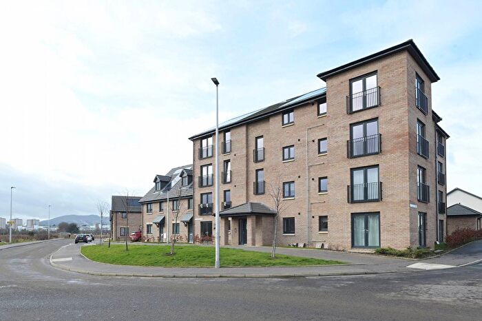 2 Bedroom Flat For Sale In St. Aidens Road, Craigmillar, Edinburgh, EH16
