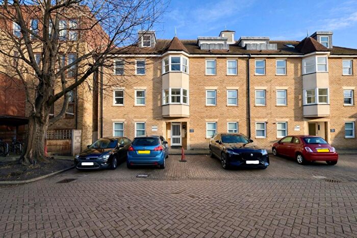 1 Bedroom Flat To Rent In Cathedral Walk, Chelmsford, CM1