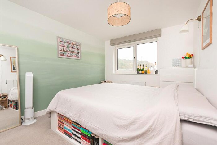 1 Bedroom Flat For Sale In Eyres Drive, Ebbsfleet, Kent, DA10