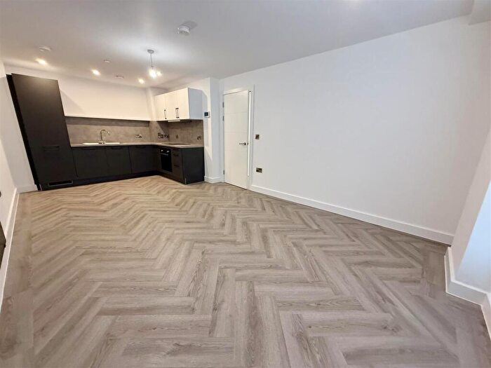 2 Bedroom Apartment To Rent In Chapmans Yard, Upper Gough Street, Birmingham, B1