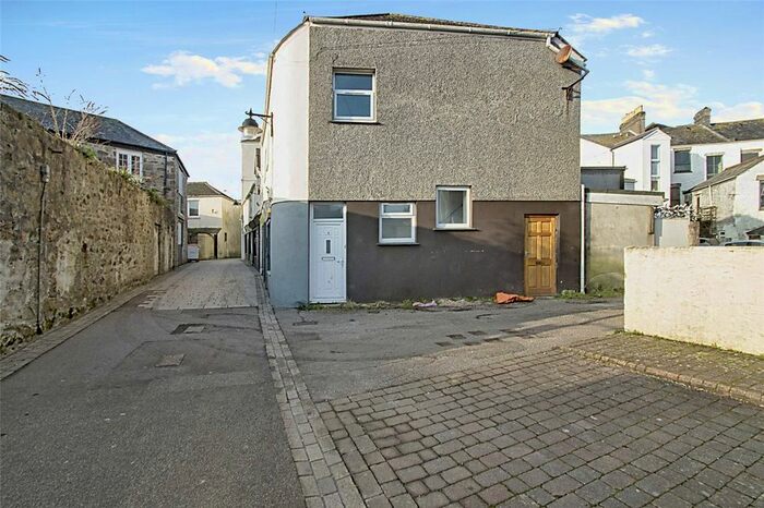 1 Bedroom Flat To Rent In G/F Flat Commercial Street, Camborne., TR14