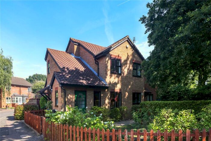 1 Bedroom Flat To Rent In Osprey Close, Wanstead, London, E11