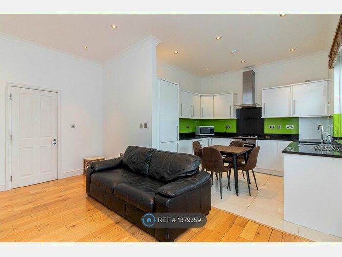 2 Bedroom Flat To Rent In Nadiya House, Brentford, TW8