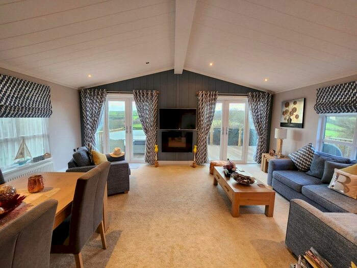 2 Bedroom Lodge For Sale In Camelford, PL32