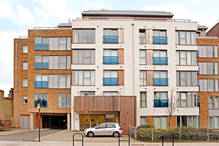 1 Bedroom Flat To Rent In Gooch House, Hammersmith, W6