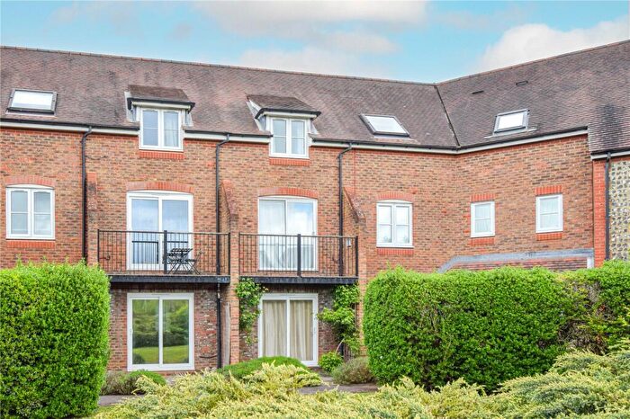 2 Bedroom Apartment For Sale In Two Rivers Way, Newbury, Berkshire, RG14