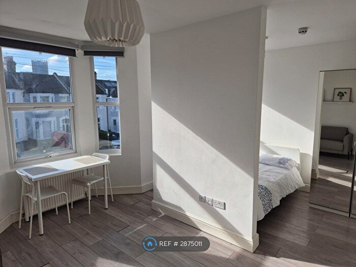 Studio To Rent In Mayfair Avenue, Ilford, IG1
