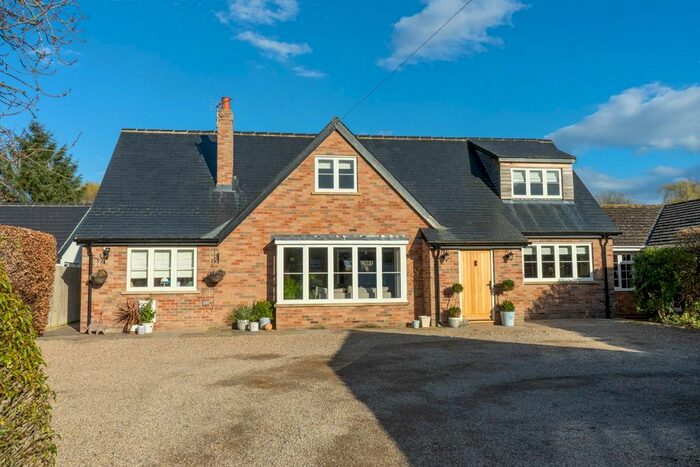 5 Bedroom Detached House For Sale In Common Lane, Warthill, York, YO19