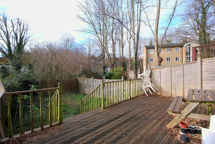 2 Bedroom Flat To Rent In Border Crescent, Crystal Palace, SE26