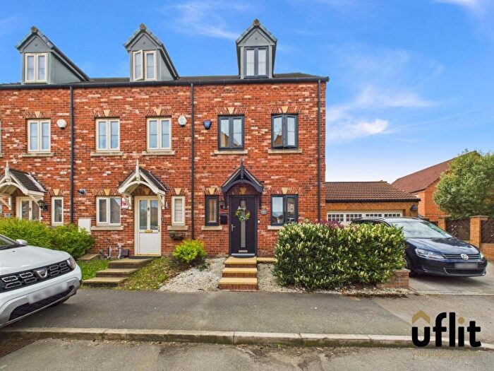 3 Bedroom End Of Terrace House For Sale In Waterway Lane, Mexborough, S64