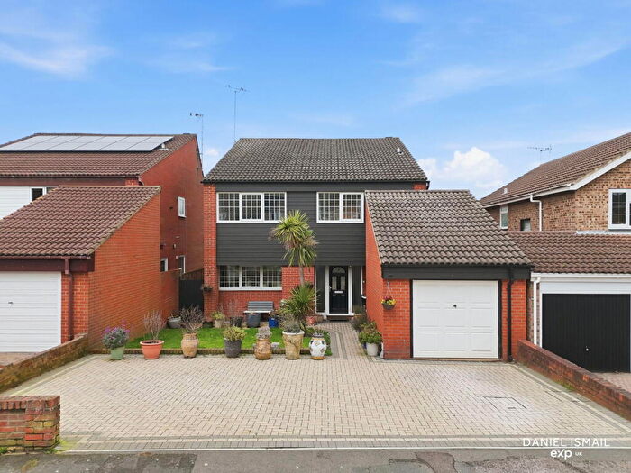 4 Bedroom Detached House For Sale In Roseberry Avenue, Langdon Hills, Basildon, SS16