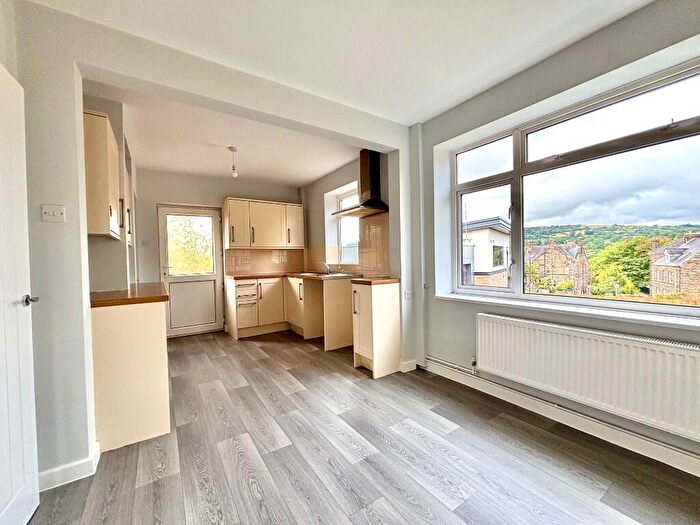 3 Bedroom Detached House For Sale In Turnpike Close, Matlock, Derbyshire, DE4