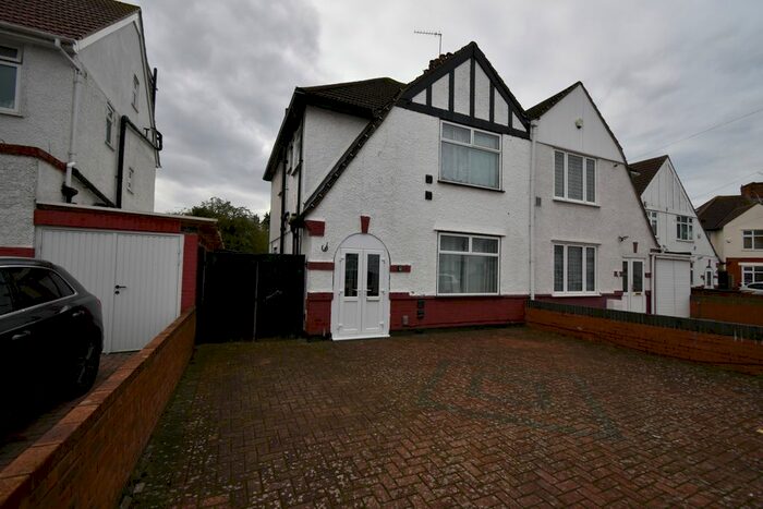 4 Bedroom Detached House To Rent In Shenley Road, Heston, Hounslow, TW5