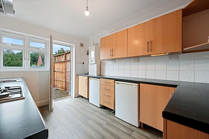 2 Bedroom Bungalow To Rent In Driftwood Avenue, Chiswell Green, AL2