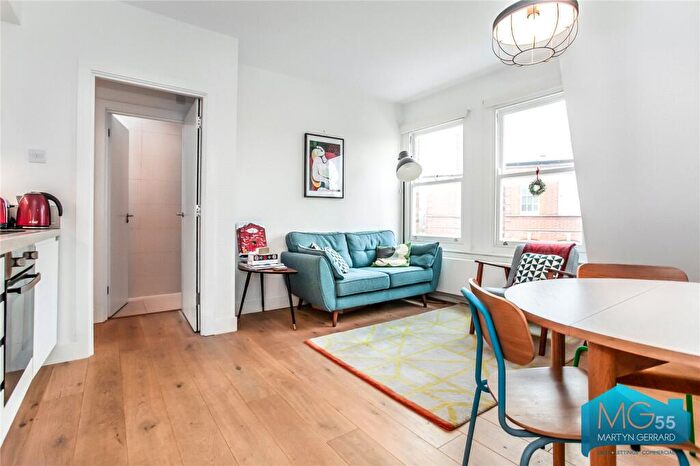 1 Bedroom Apartment For Sale In Tottenham Lane, Crouch End, London, N8