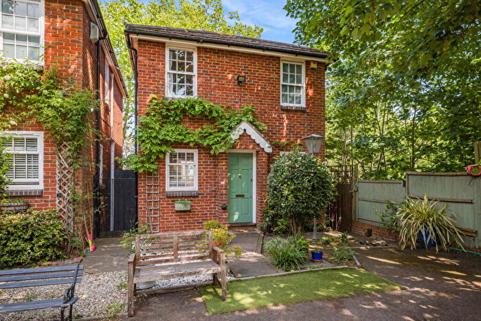 4 Bedroom Detached House For Sale In South Norwood Hill, South Norwood, SE25