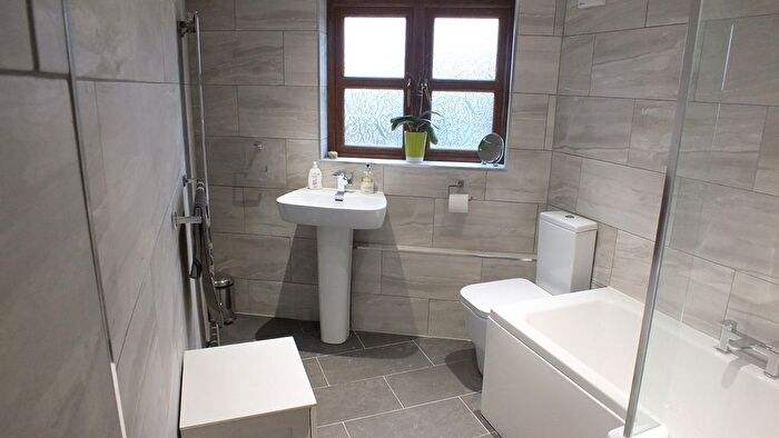 2 Bedroom Cottage To Rent In Low Street, South Milford, Leeds, LS25