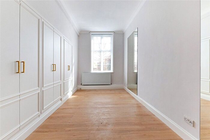 3 Bedroom Flat To Rent In Ottershaw Park, Ottershaw, Chertsey, Surrey, KT16