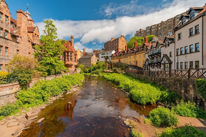 2 Bedroom Flat For Sale In Raeburn Place, Edinburgh, EH4