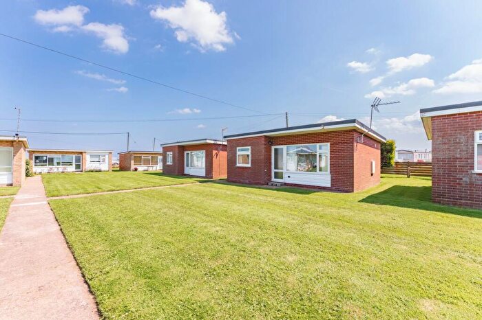 2 Bedroom Chalet For Sale In Coast Road, Walcott, NR12