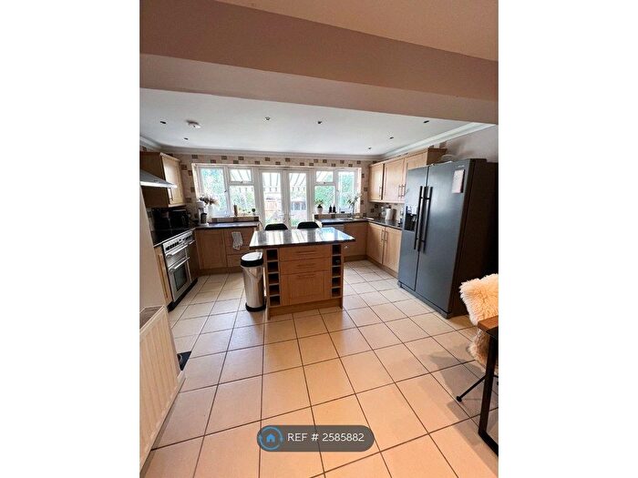 3 Bedroom Semi-Detached House To Rent In Belvedere Road, Chelmsford, CM3