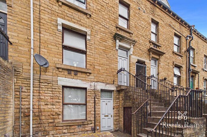 1 Bedroom Apartment To Rent In Bankfield Road, Huddersfield, West Yorkshire, HD1