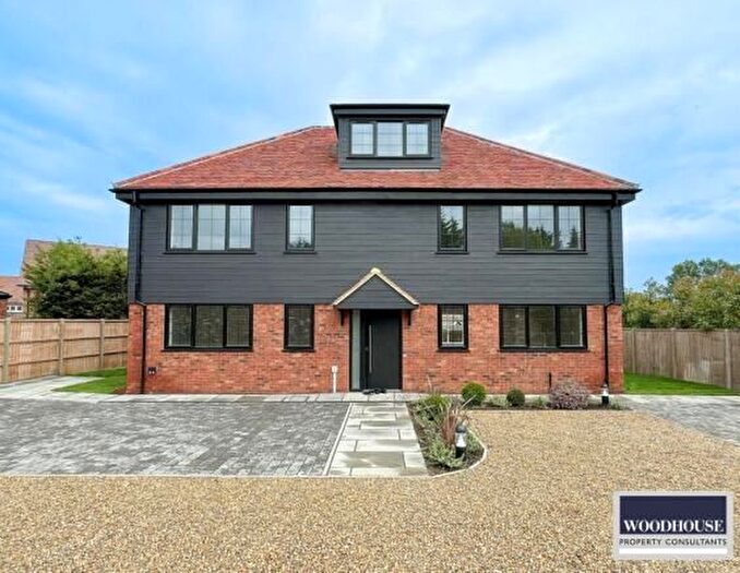 5 Bedroom Detached House To Rent In Goffs Lane, Goffs Oak, EN7