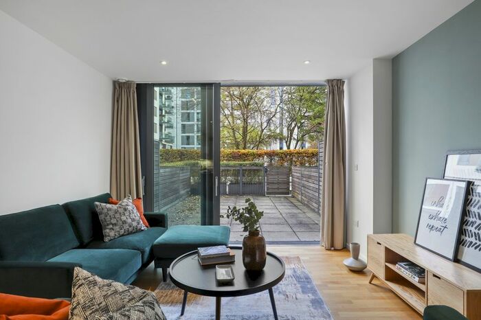 4 Bedroom Flat To Rent In , Townhouses, London, E20